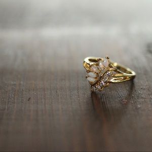 Opal and diamond Ring